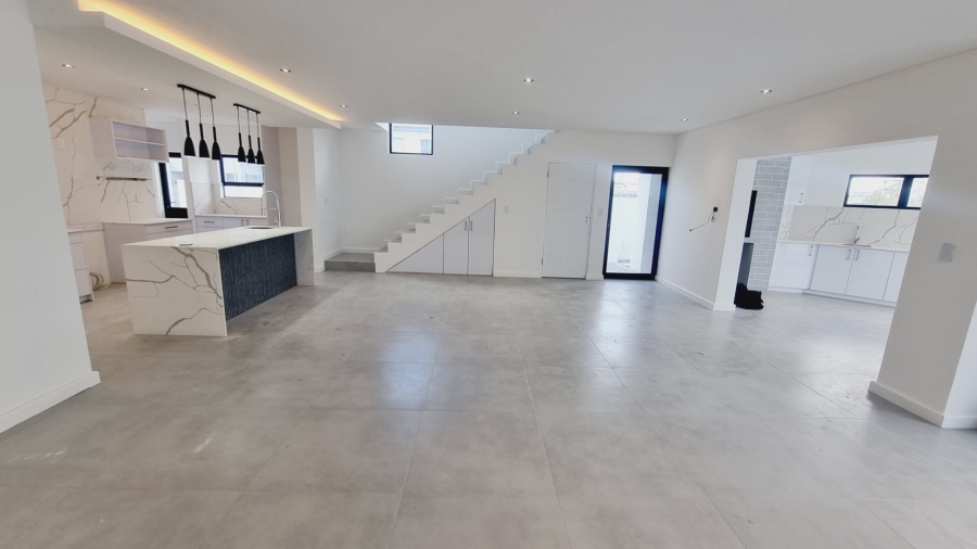 4 Bedroom Property for Sale in Parklands North Western Cape